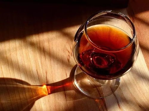 杯中歲月 一酒、一書(shū)、一知己，共飲人間滋味